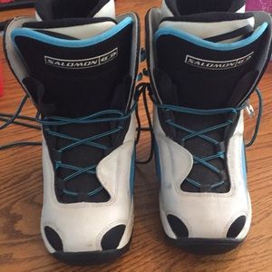 Snowboard boots Salomon memory fit.